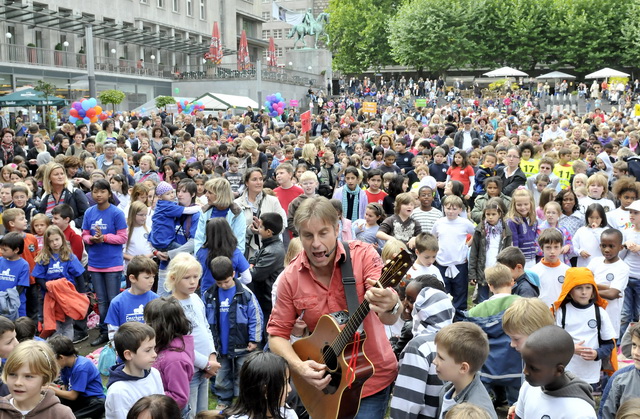 gal/2010/2010 Saitentwist Weltkindertag Burgplatz Essen 20.09.JugendhilfegGmbH Essen/1q22.jpg